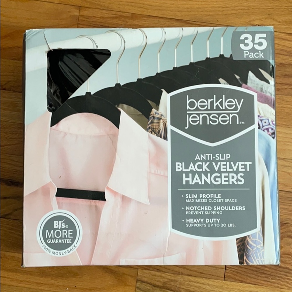 Black velvet hangers (35 pack)